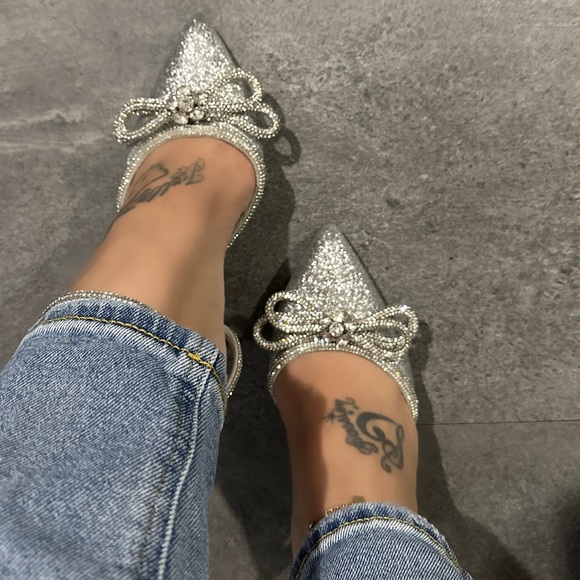 🆕 Women’s Silver Rhinestone Bow Ankle Strap Pumps | Pointed Toe Heels - Picture 4 of 10